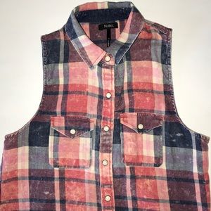 Sleeveless plaid button up